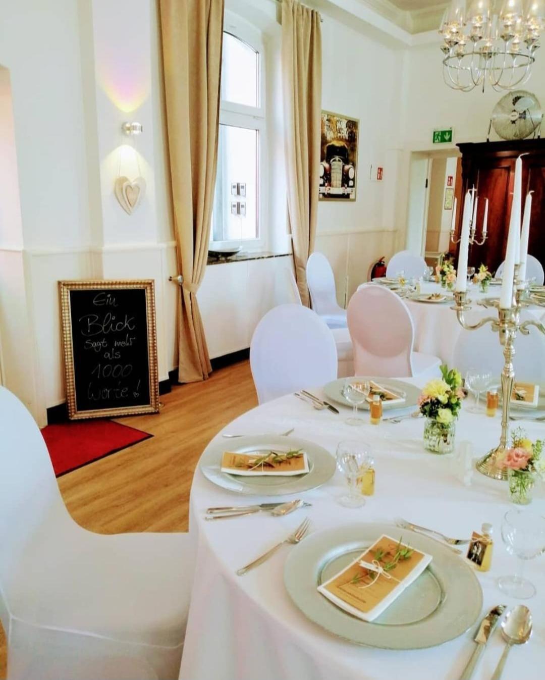 Zur Sonne "Gasthaus-Bar-Events" Poppenhausen Luaran gambar