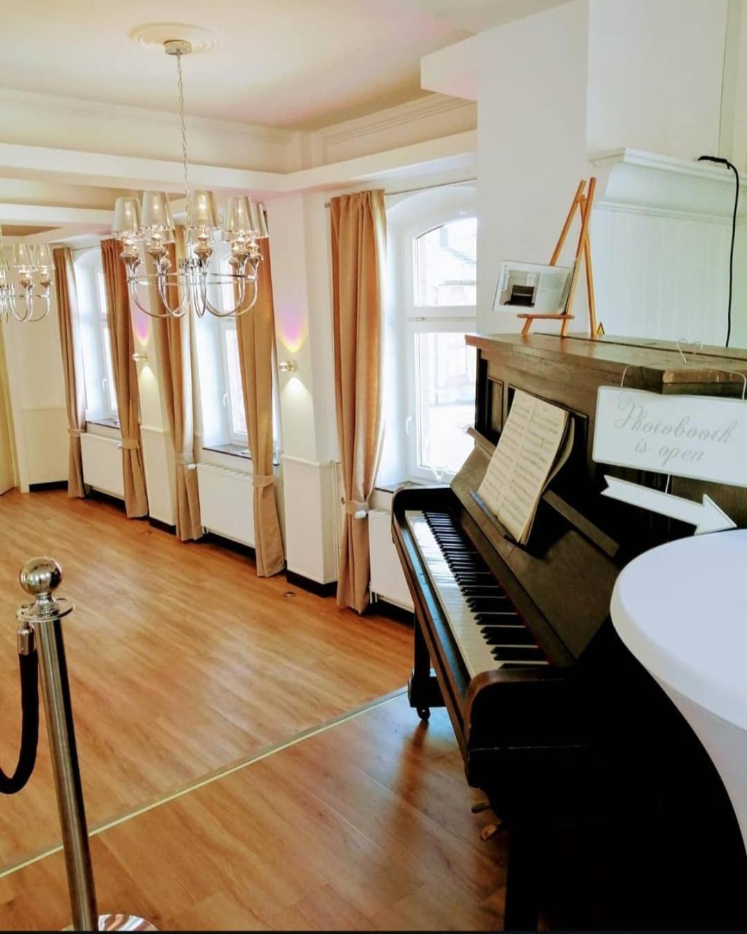 Zur Sonne "Gasthaus-Bar-Events" Poppenhausen Luaran gambar