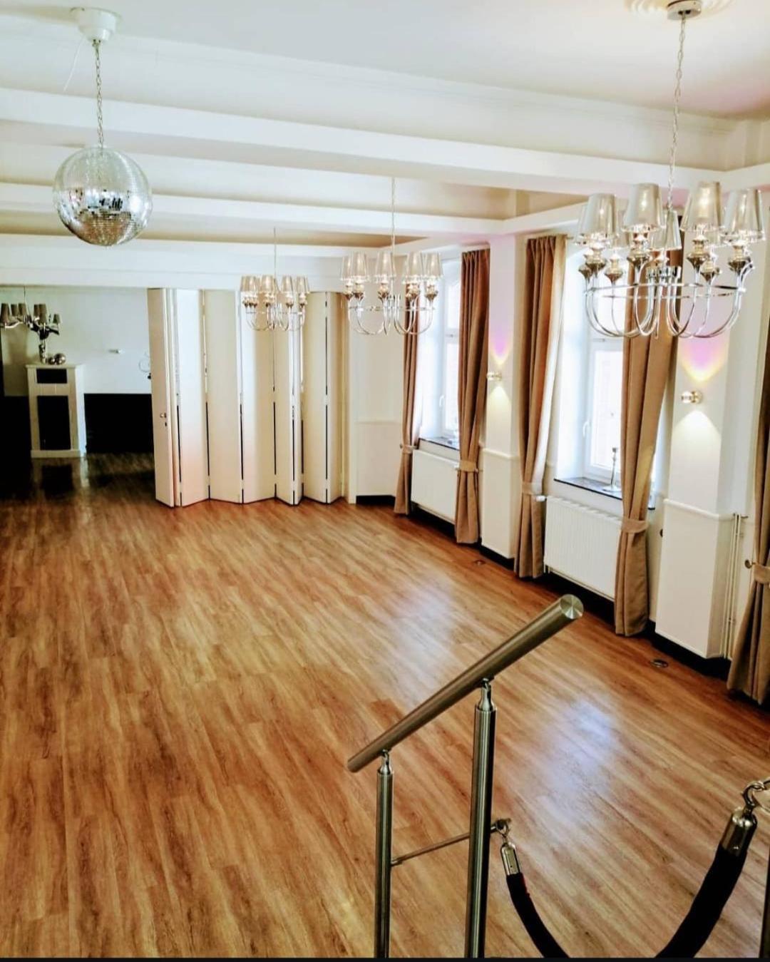 Zur Sonne "Gasthaus-Bar-Events" Poppenhausen Luaran gambar