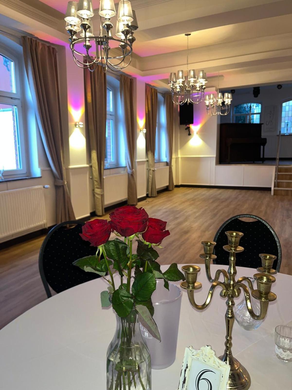 Zur Sonne "Gasthaus-Bar-Events" Poppenhausen Luaran gambar