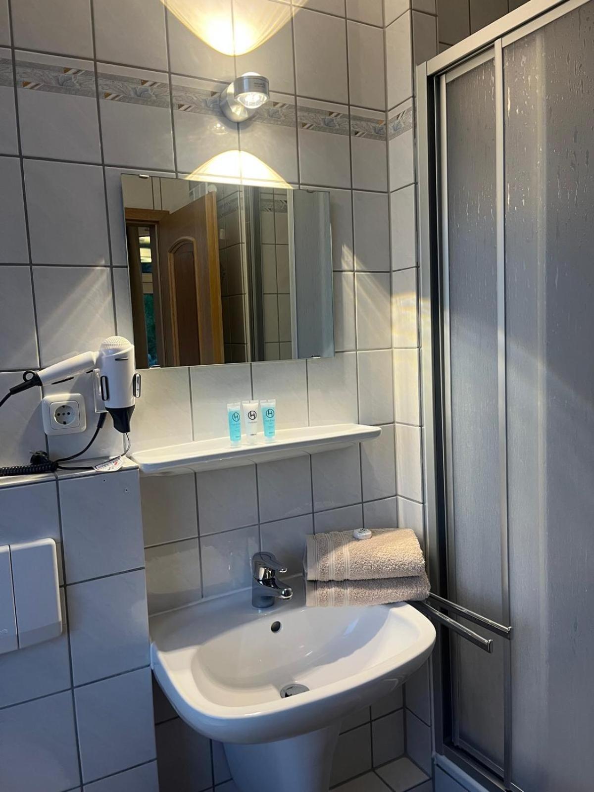Zur Sonne "Gasthaus-Bar-Events" Poppenhausen Luaran gambar